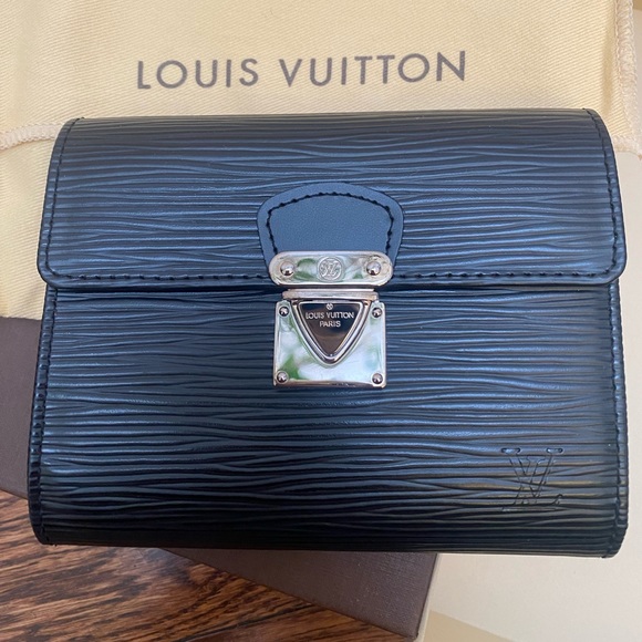 Louis Vuitton new without tags black wallet. - Picture 2 of 9